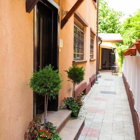 Guesthouse Smart Бухарест Экстерьер фото