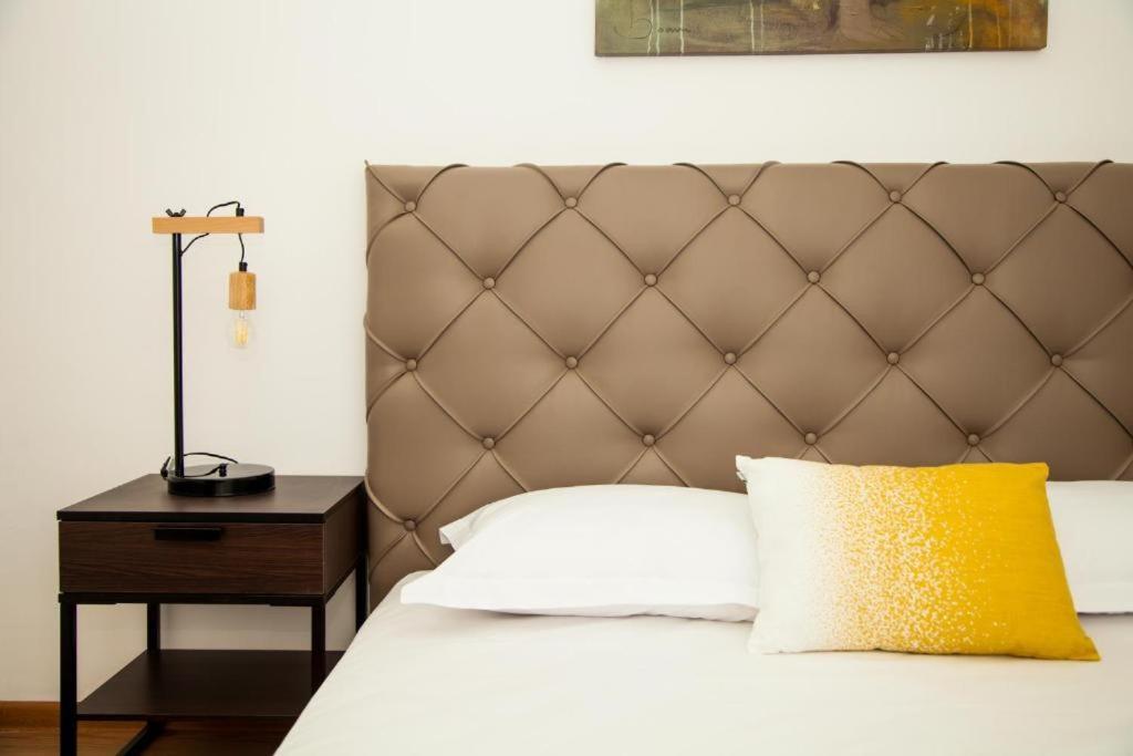 Guesthouse Smart Бухарест Экстерьер фото