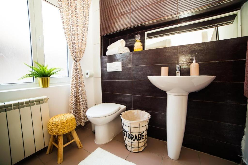 Guesthouse Smart Бухарест Экстерьер фото