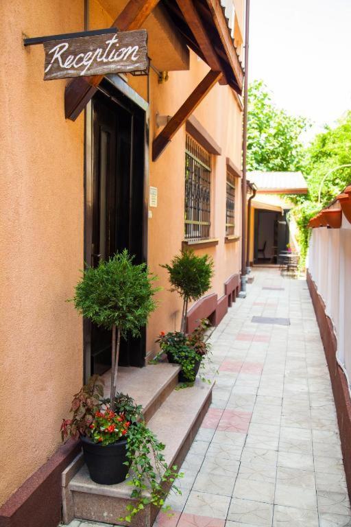 Guesthouse Smart Бухарест Экстерьер фото